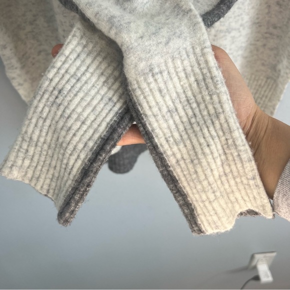 Athleta Turtleneck Sweater Merino Wool Gray White Colorblock Sz S Minimalist - Picture 7 of 11